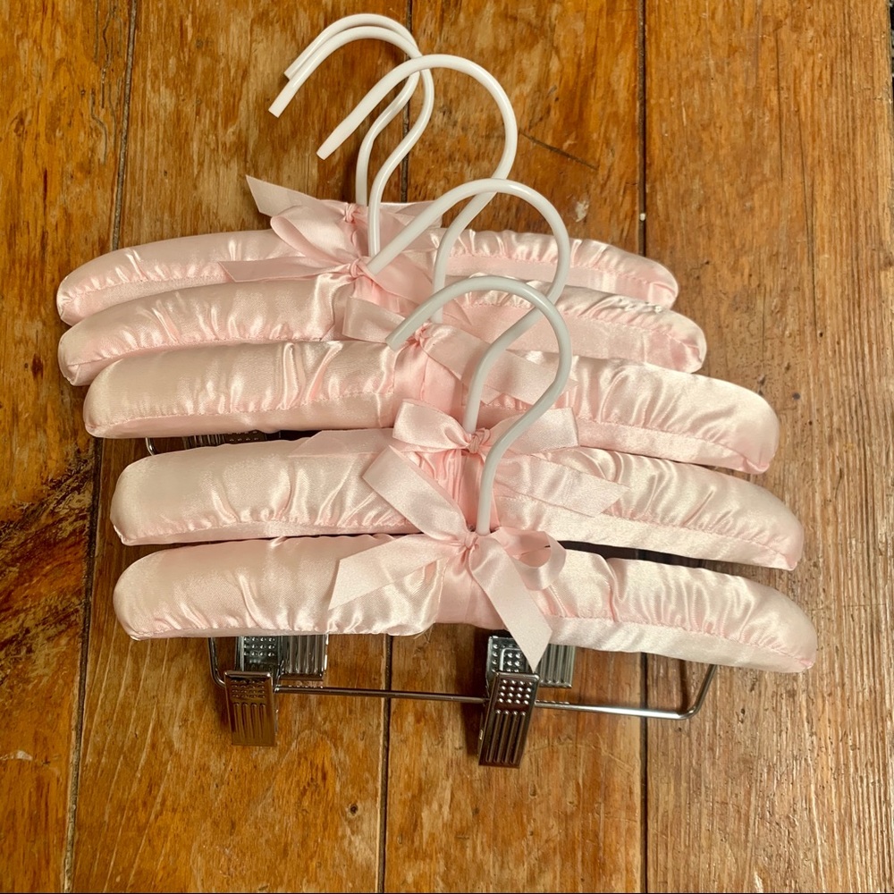 🌸Light Pink Satin Hangers (quantity of 4) - Picture 3 of 4